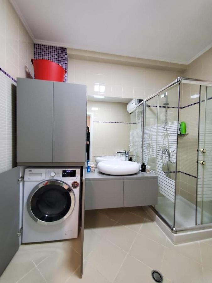 Helga'S Deluxe 3 Apartment Tirana Esterno foto