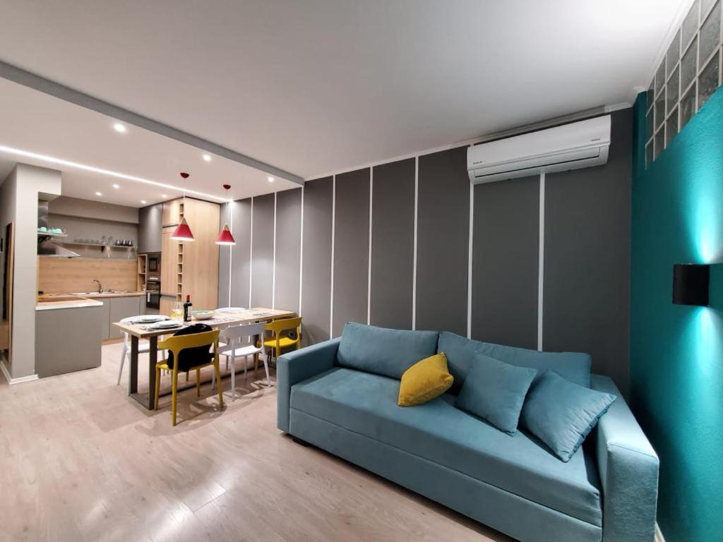 Helga'S Deluxe 3 Apartment Tirana Esterno foto