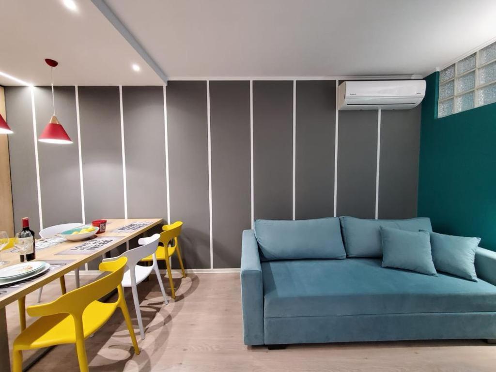 Helga'S Deluxe 3 Apartment Tirana Esterno foto
