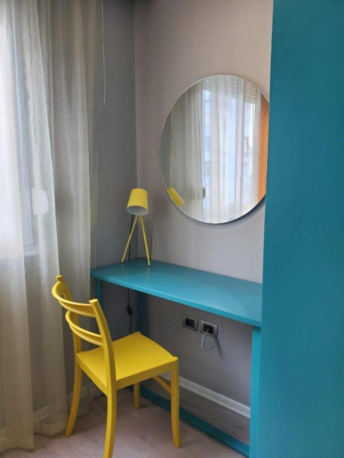 Helga'S Deluxe 3 Apartment Tirana Esterno foto