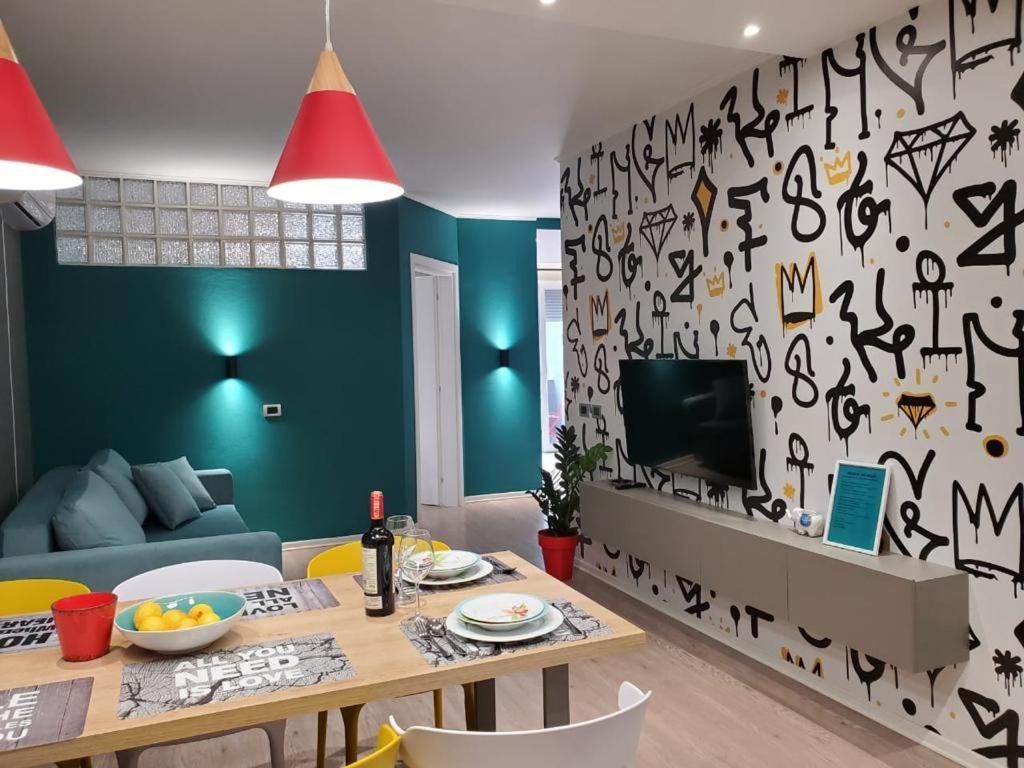 Helga'S Deluxe 3 Apartment Tirana Esterno foto